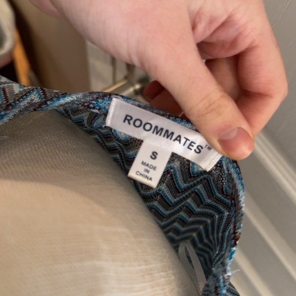 Roomates Coverup - Picture 2 of 2